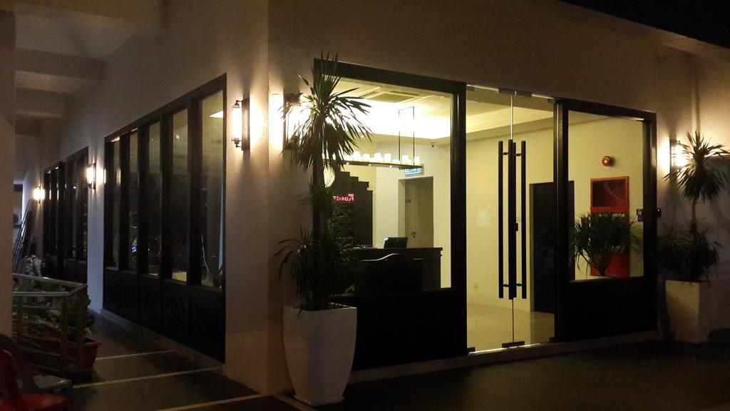 Manhattan Business Hotel Damansara Perdana Petaling Jaya Exterior foto